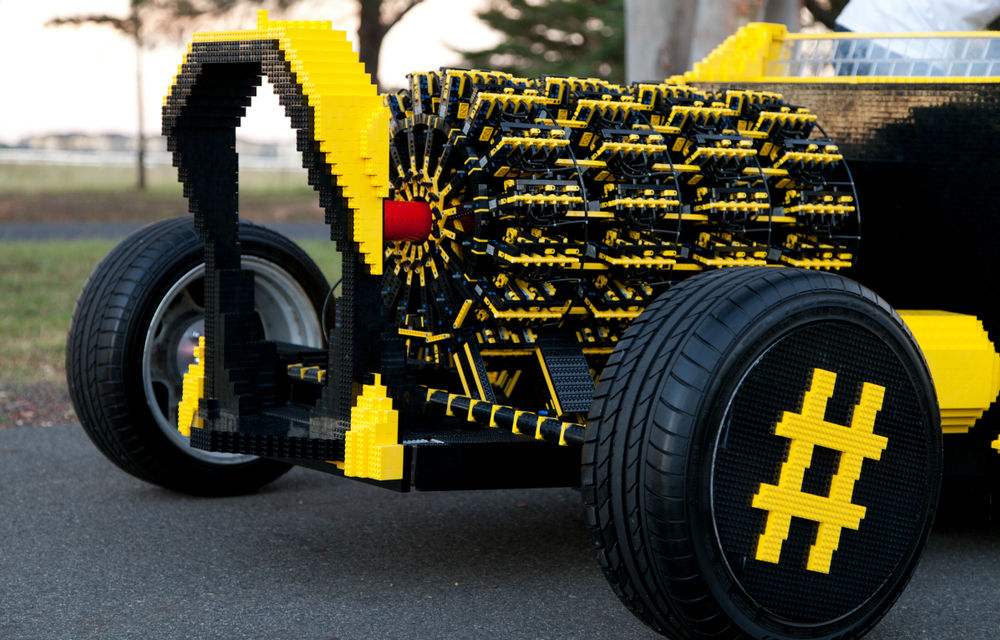 Invenţie româno-australiană: maşina care merge cu aer şi este construită din piese LEGO - Poza 3