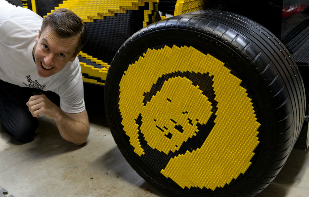 Invenţie româno-australiană: maşina care merge cu aer şi este construită din piese LEGO - Poza 8