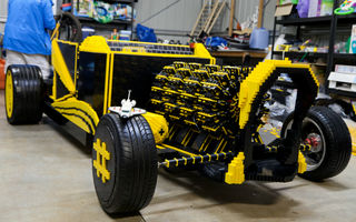 Invenţie româno-australiană: maşina care merge cu aer şi este construită din piese LEGO