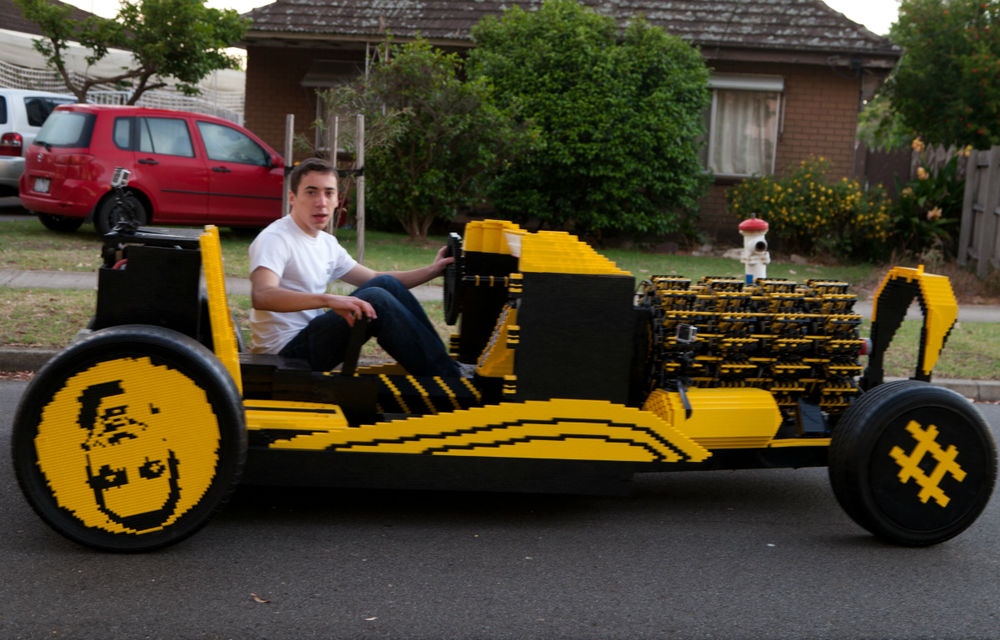 Invenţie româno-australiană: maşina care merge cu aer şi este construită din piese LEGO - Poza 7