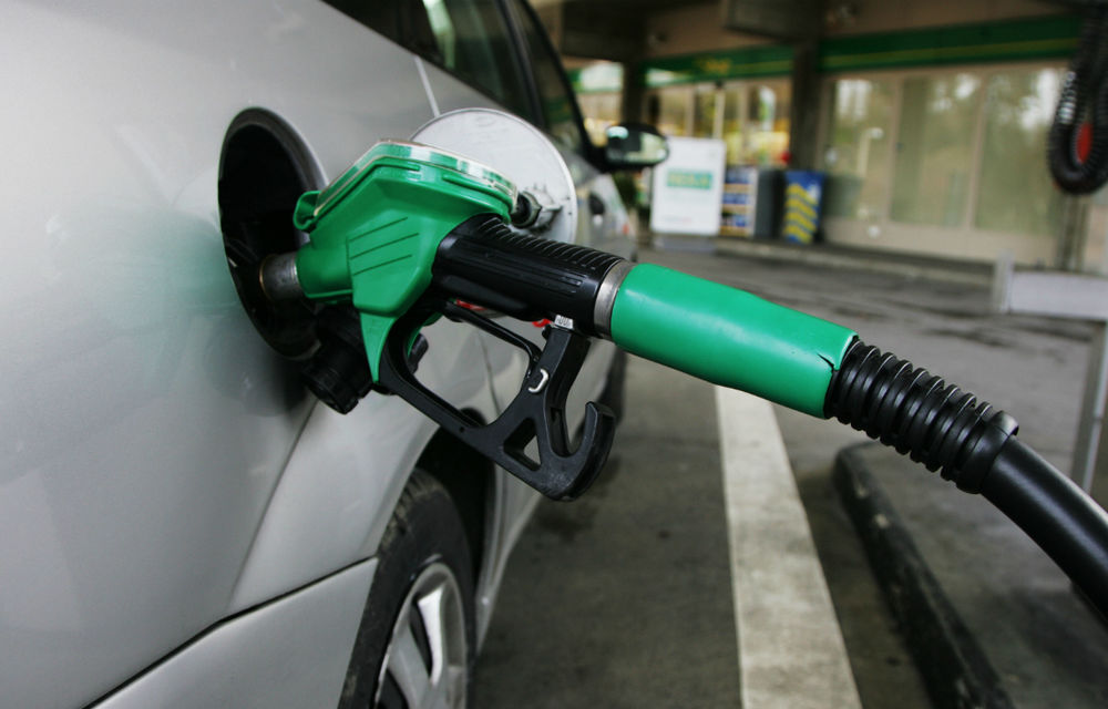 Acciza pentru carburanţi a fost amânată până în 31 martie 2014 - Poza 1