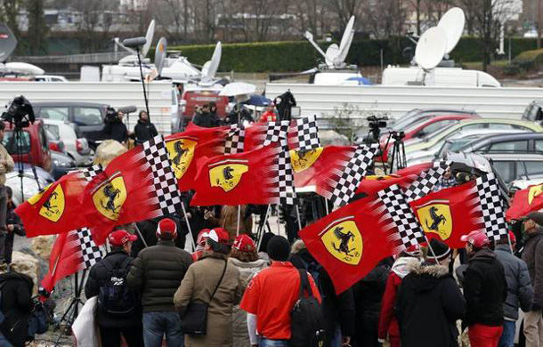 200 de fani Ferrari l-au vegheat pe Schumacher la împlinirea a 45 de ani - Poza 3