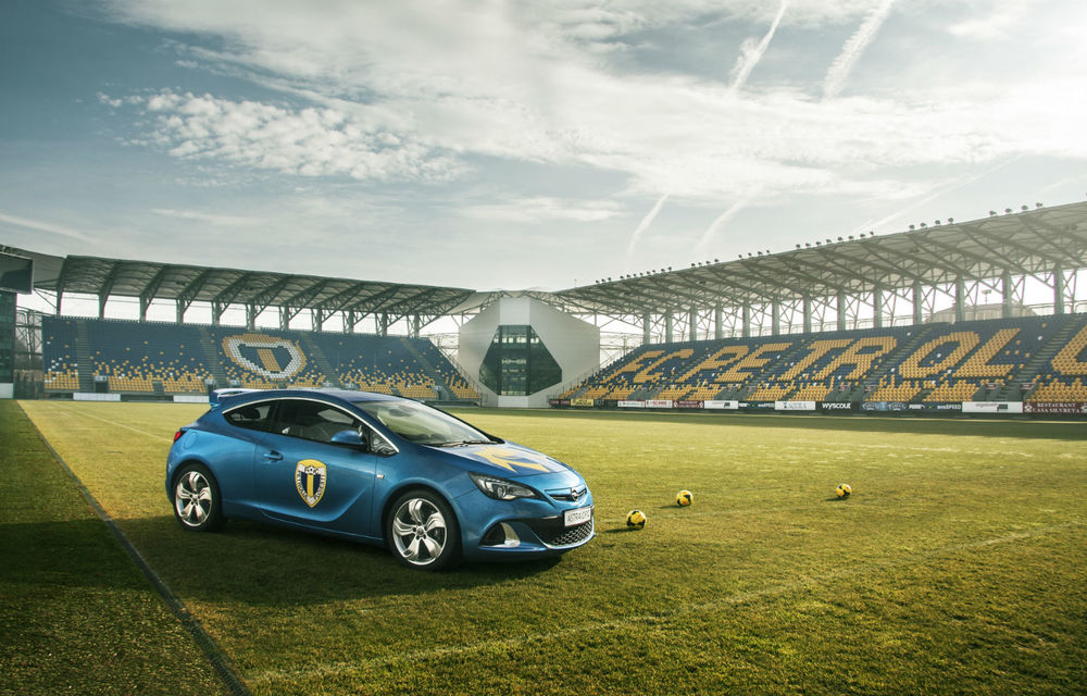 Opel a devenit sponsor principal al echipei de fotbal Petrolul Ploieşti - Poza 1