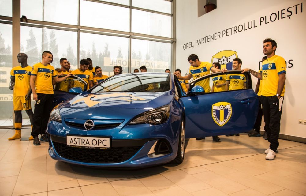 Opel a devenit sponsor principal al echipei de fotbal Petrolul Ploieşti - Poza 10