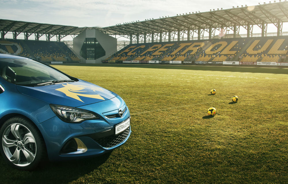Opel a devenit sponsor principal al echipei de fotbal Petrolul Ploieşti - Poza 3