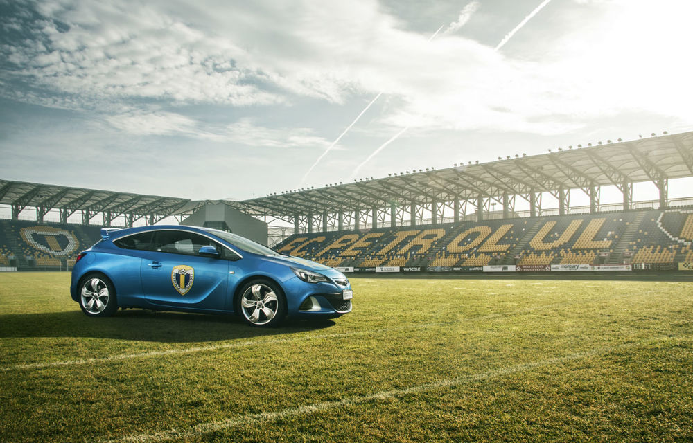 Opel a devenit sponsor principal al echipei de fotbal Petrolul Ploieşti - Poza 6