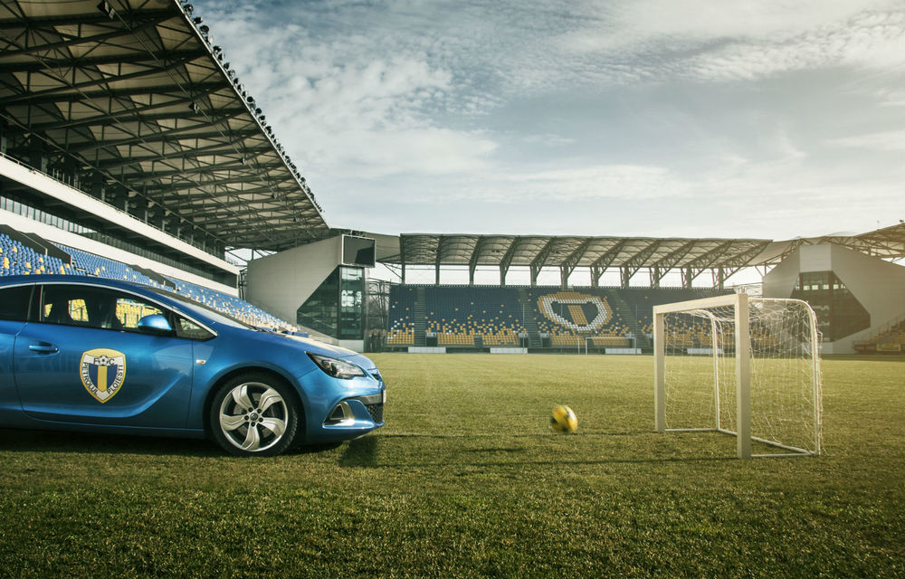 Opel a devenit sponsor principal al echipei de fotbal Petrolul Ploieşti - Poza 2