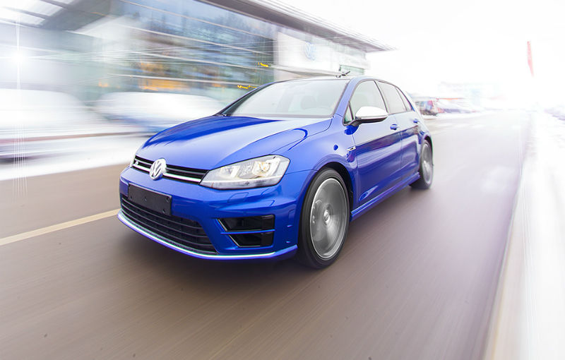 Primul Volkswagen Golf VII R din România a fost livrat unui client din Bucureşti - Poza 1