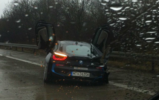 BMW i8 - primul accident al supercarului hibrid german - Poza 1