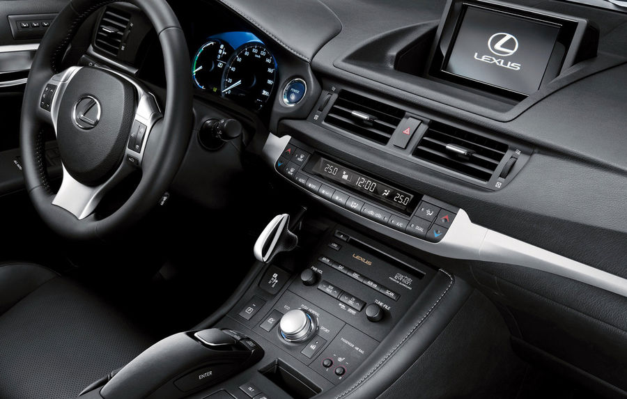 Lexus introduce o dotare inedită în standard: router Wi-Fi pentru toate ...