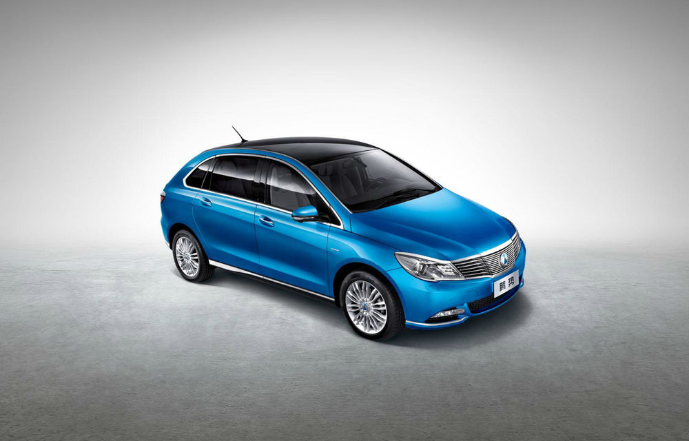 Mercedes şi chinezii de la BYD lansează modelul electric Denza, cu autonomie de 300 de kilometri - Poza 1