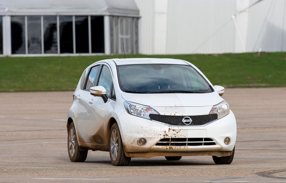 Nissan testează vopseaua care nu permite murdărirea maşinii - Poza 2