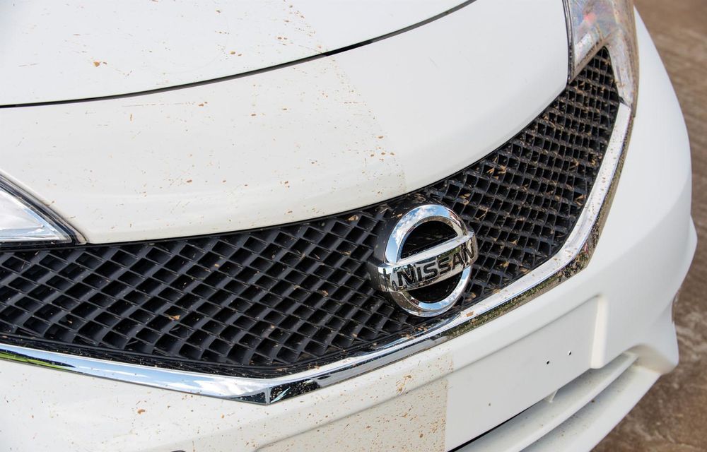Nissan testează vopseaua care nu permite murdărirea maşinii - Poza 12