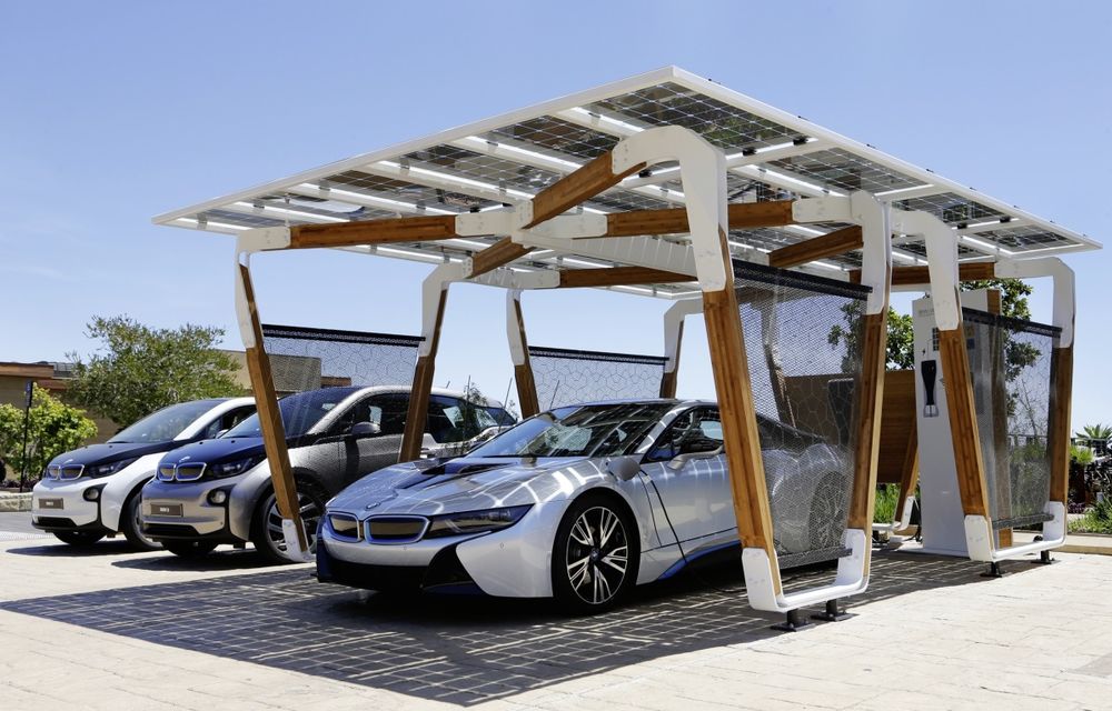 BMW DesignworksUSA a dezvoltat un concept de garaj cu panouri solare pentru încărcarea maşinilor electrice - Poza 3