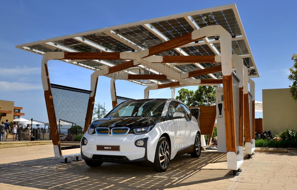 BMW DesignworksUSA a dezvoltat un concept de garaj cu panouri solare pentru încărcarea maşinilor electrice - Poza 4