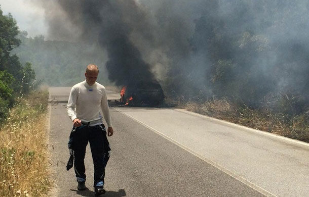 Raliul Italiei: Fordul lui Hirvonen, distrus de un incendiu izbucnit din senin - Poza 1