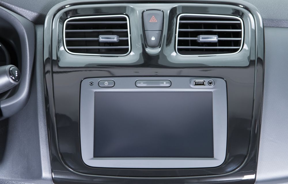 Dacia lansează ediţia specială Logan 10 ani: climatizare automată, comenzi pe uşi şi semnal în oglinzi - Poza 8
