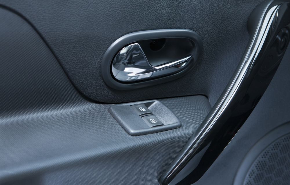 Dacia lansează ediţia specială Logan 10 ani: climatizare automată, comenzi pe uşi şi semnal în oglinzi - Poza 11