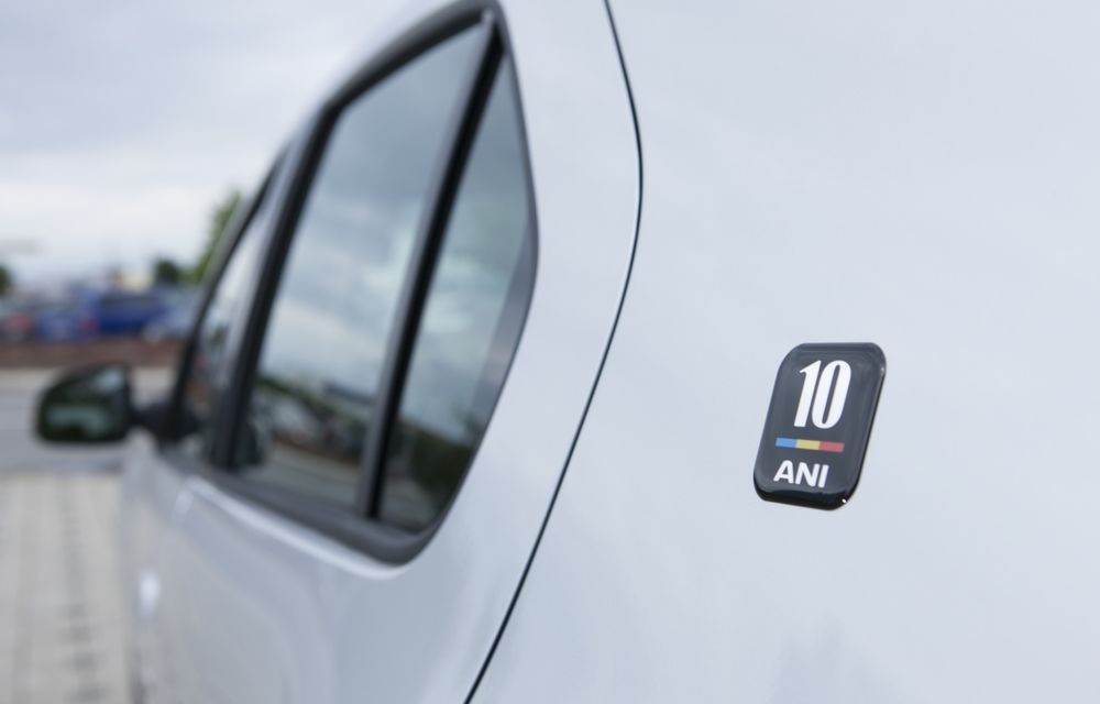 Dacia lansează ediţia specială Logan 10 ani: climatizare automată, comenzi pe uşi şi semnal în oglinzi - Poza 4