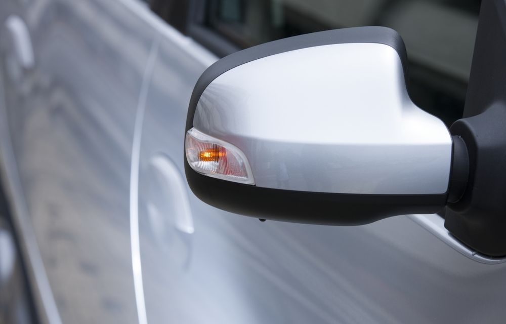 Dacia lansează ediţia specială Logan 10 ani: climatizare automată, comenzi pe uşi şi semnal în oglinzi - Poza 13