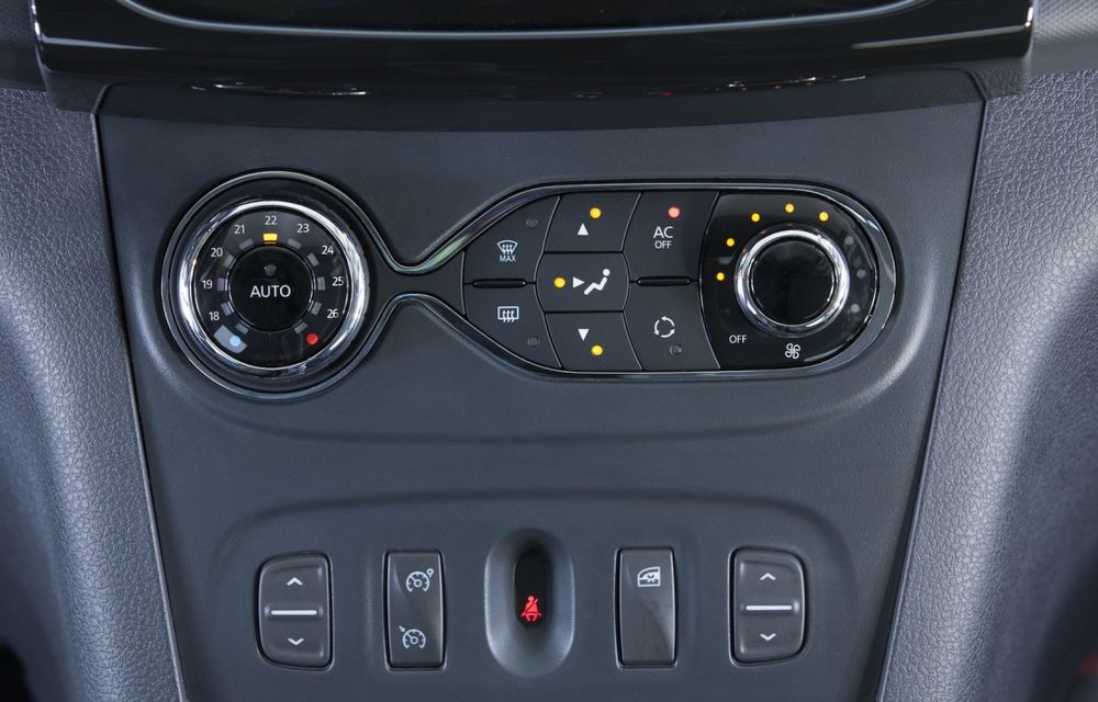 Dacia lansează ediţia specială Logan 10 ani: climatizare automată, comenzi pe uşi şi semnal în oglinzi - Poza 9
