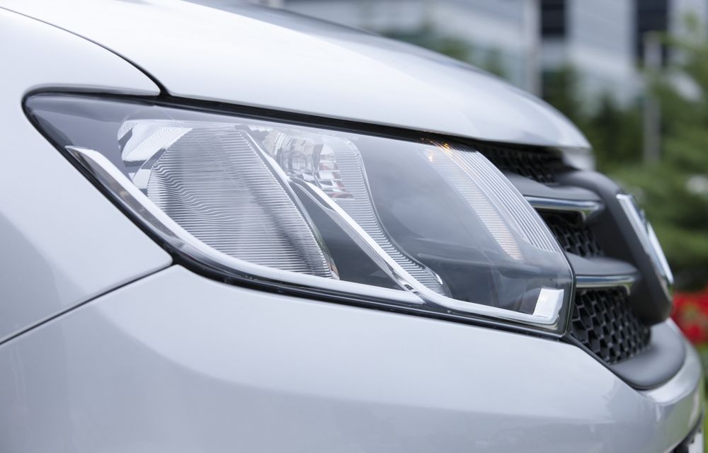 Dacia lansează ediţia specială Logan 10 ani: climatizare automată, comenzi pe uşi şi semnal în oglinzi - Poza 14