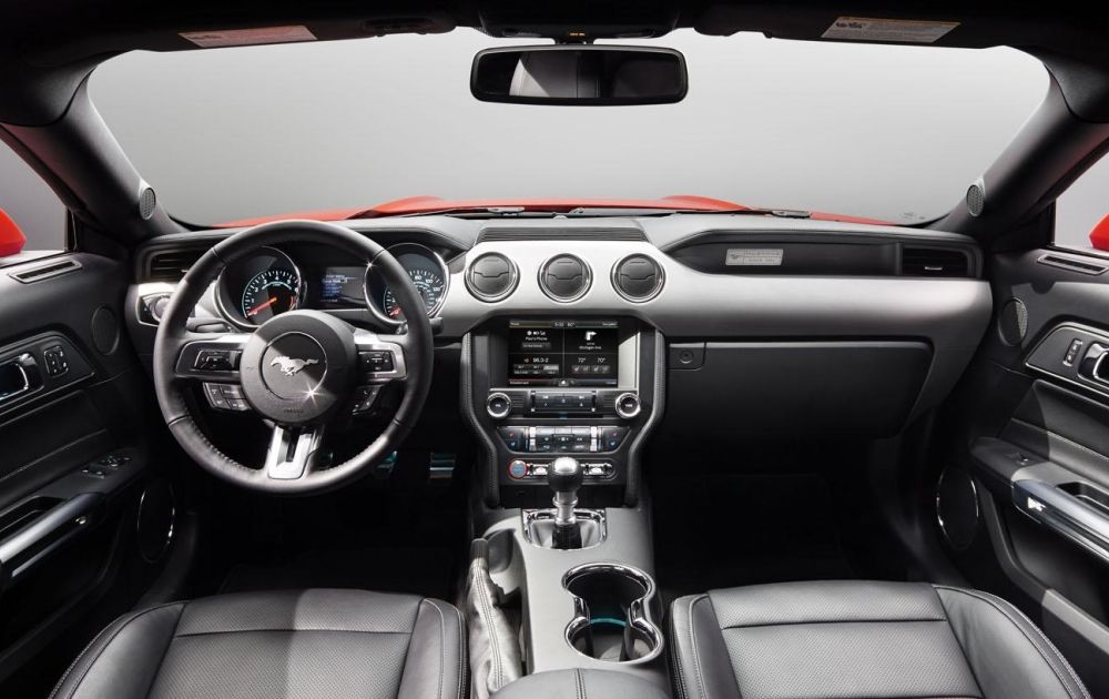PREMIERĂ: Ford Mustang va avea un airbag pentru genunchi integrat în uşa torpedoului - Poza 3