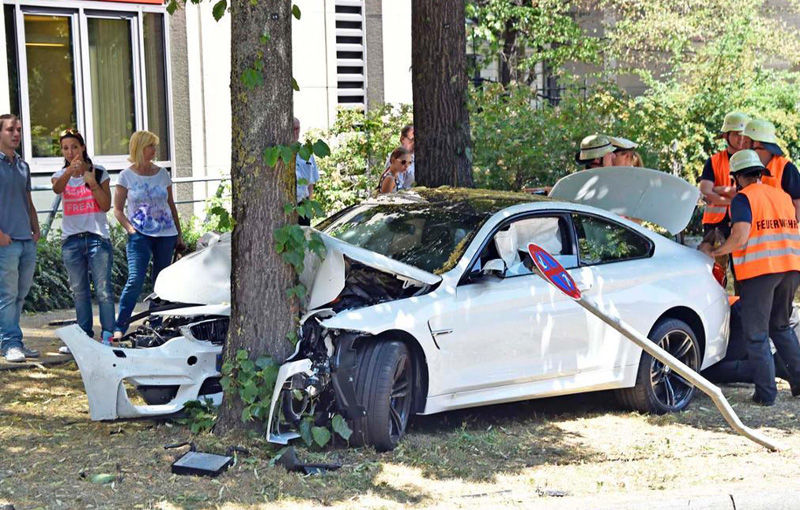Daună totală: primul BMW M4 distrus vine din Germania - Poza 1