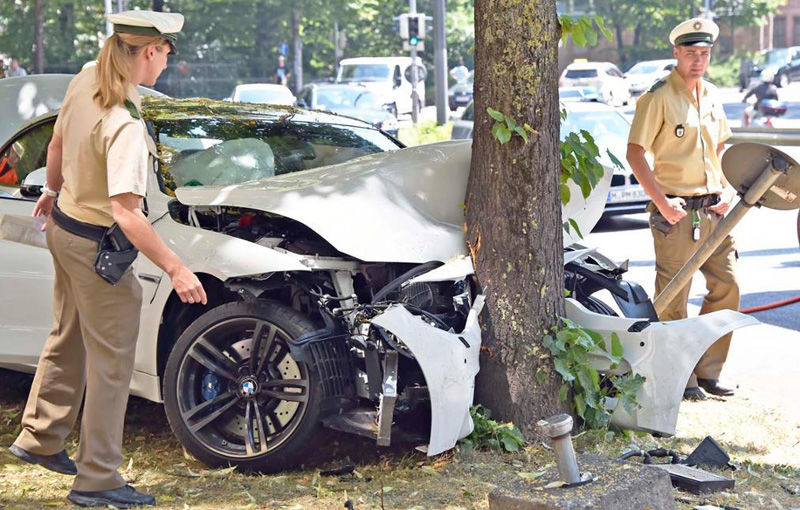 Daună totală: primul BMW M4 distrus vine din Germania - Poza 5