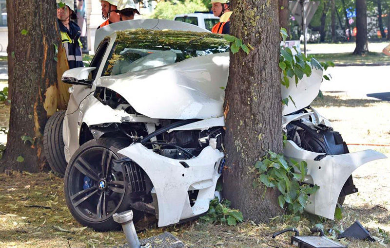 Daună totală: primul BMW M4 distrus vine din Germania - Poza 2