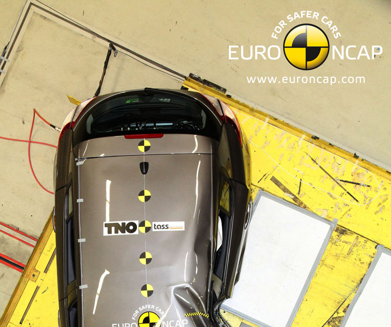 Măcel la EuroNCAP: 3 stele pentru Renault Megane, Citroen C-Elysee şi Peugeot 301 - Poza 4