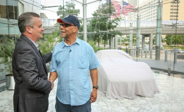 Un american s-a reîntâlnit cu maşina sa, un Chevrolet Corvette, la 33 de ani după ce a fost furată - Poza 4