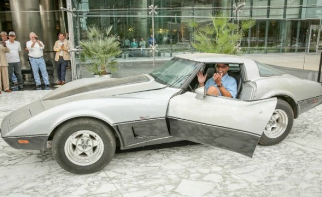 Un american s-a reîntâlnit cu maşina sa, un Chevrolet Corvette, la 33 de ani după ce a fost furată - Poza 1