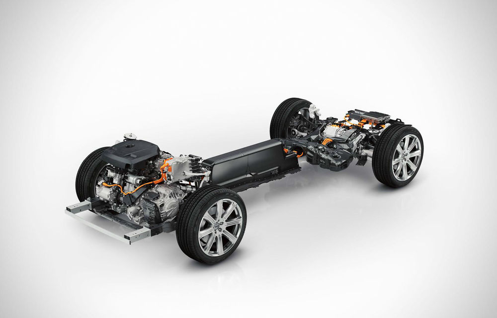 Noul Volvo XC90: motor hibrid de 400 CP ascuns sub titulatura T8 - Poza 2