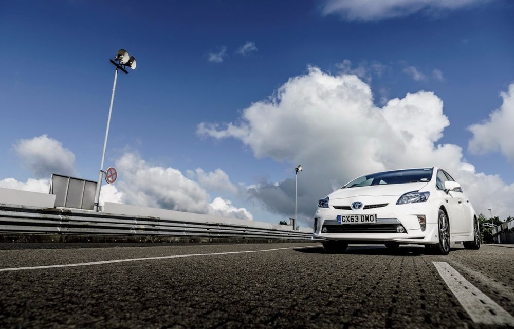 Toyota Prius Plug-in Hybrid a stabilit un record de consum la Nurburgring - Poza 20