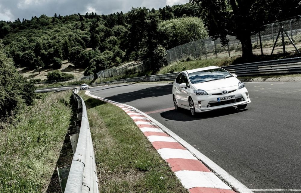 Toyota Prius Plug-in Hybrid a stabilit un record de consum la Nurburgring - Poza 17