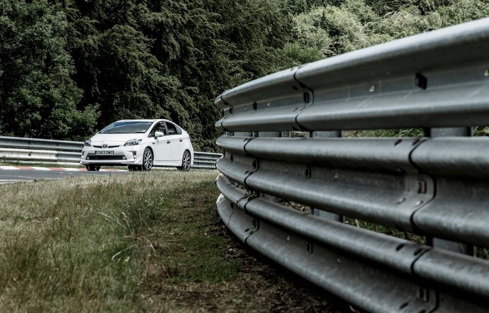 Toyota Prius Plug-in Hybrid a stabilit un record de consum la Nurburgring - Poza 18