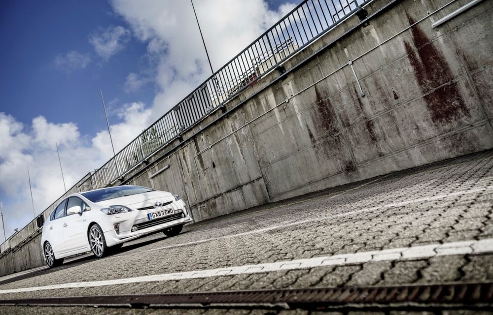 Toyota Prius Plug-in Hybrid a stabilit un record de consum la Nurburgring - Poza 21