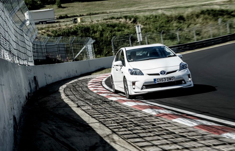 Toyota Prius Plug-in Hybrid a stabilit un record de consum la Nurburgring - Poza 13