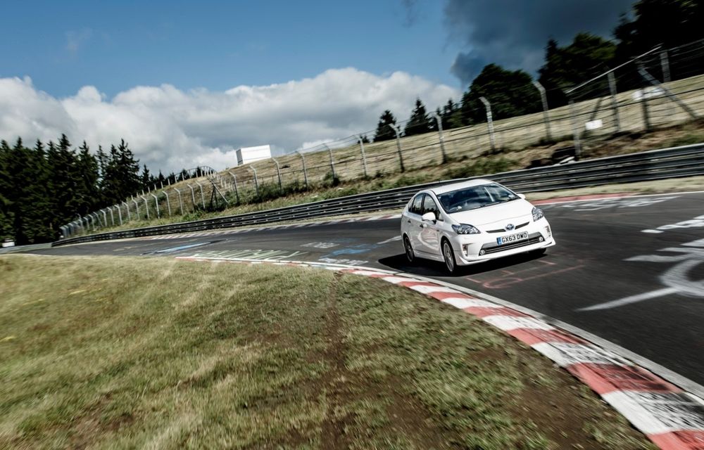 Toyota Prius Plug-in Hybrid a stabilit un record de consum la Nurburgring - Poza 14