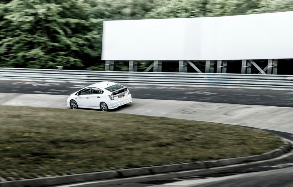 Toyota Prius Plug-in Hybrid a stabilit un record de consum la Nurburgring - Poza 9