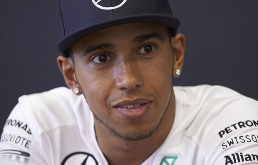 Hamilton nu exclude plecarea de la Mercedes la sfârşitul contractului în 2015 - Poza 1