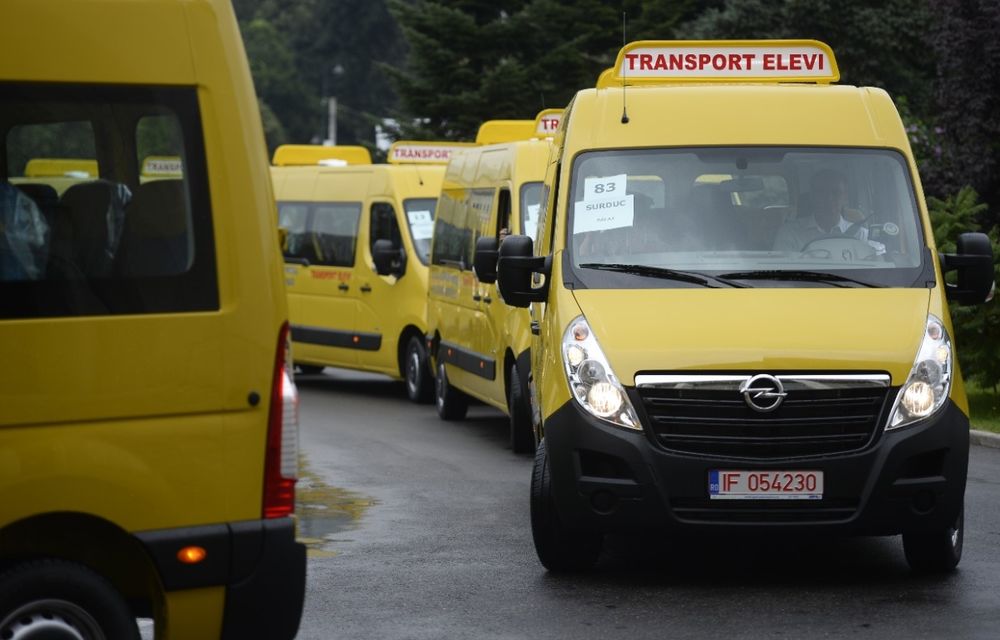 Opel a livrat prima sută de unităţi Movano destinate transportului elevilor - Poza 2