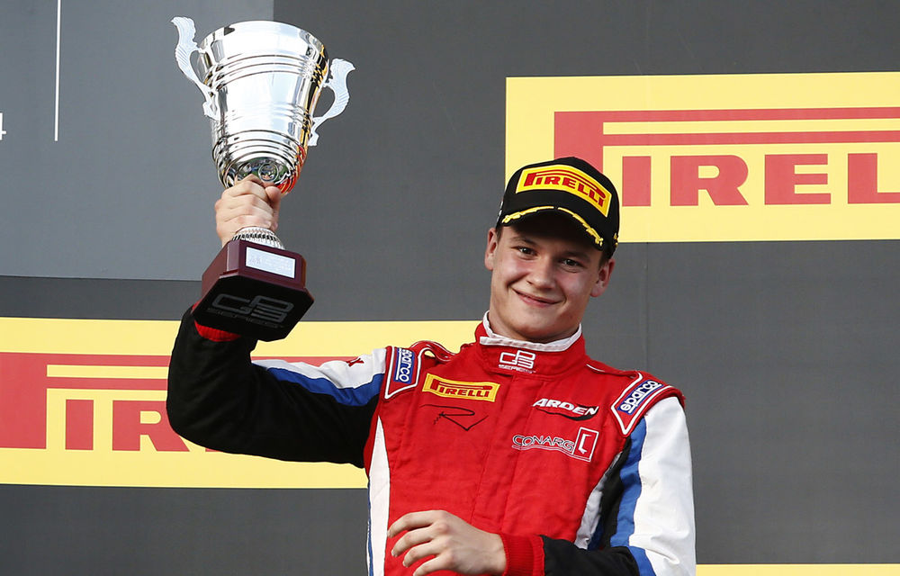 Vişoiu a obţinut un podium şi a luptat pentru victorie în etapa de GP3 de la Hungaroring - Poza 1