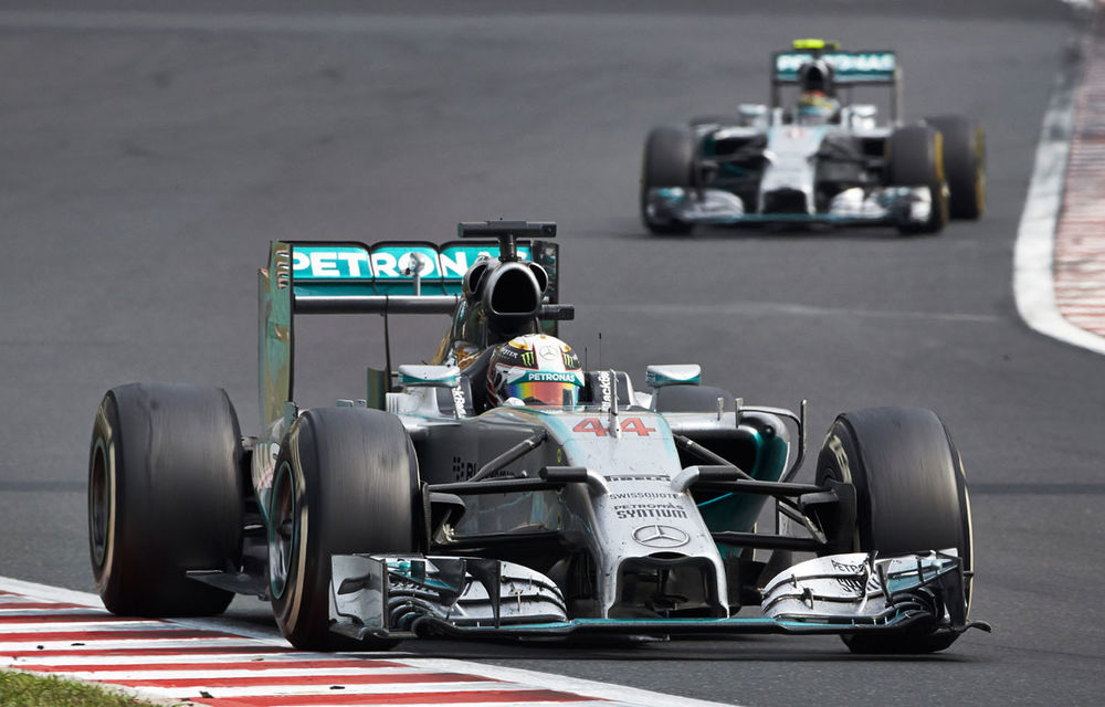 Mercedes: &quot;Hamilton şi Rosberg sunt liberi să concureze, dar trebuie să respecte indicaţiile inginerilor&quot; - Poza 1