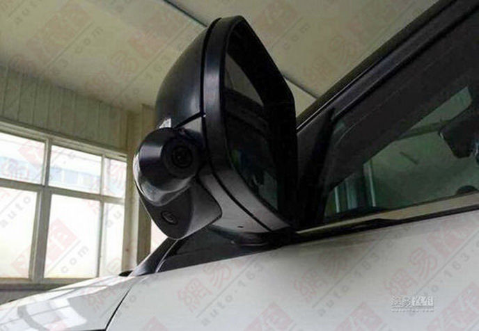 Chinezii au creat o copie grosolană după Range Rover Evoque: Landwind X7 - Poza 9