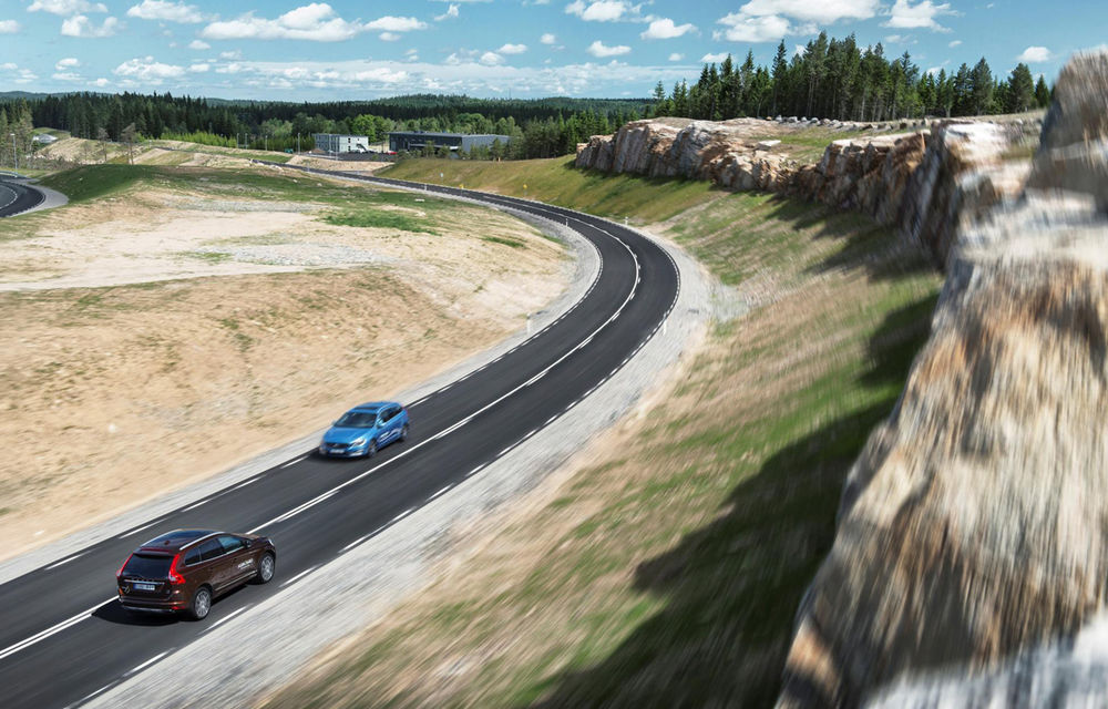 Volvo a construit un oraş-simulacru pentru a testa sistemele de siguranţă ale viitorului - Poza 3