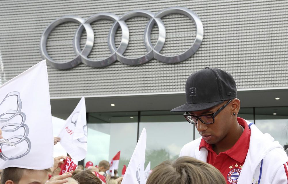 Fotbaliştii echipei Bayern Munchen au primit o flotă Audi şi un curs de pilotaj cu R8 - Poza 23