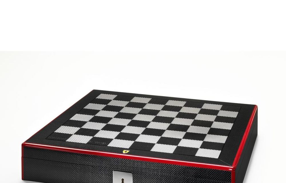 Ferrari vinde o tablă de şah personalizată, cu 1500 de euro - Poza 7