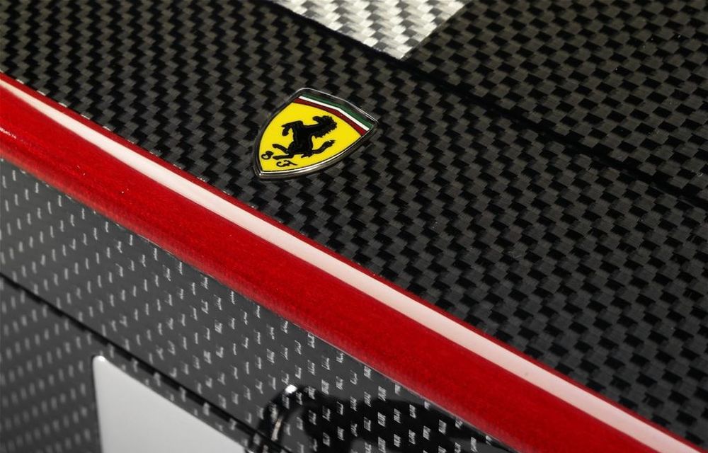 Ferrari vinde o tablă de şah personalizată, cu 1500 de euro - Poza 6
